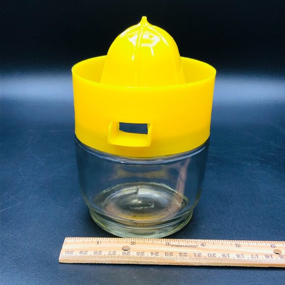 Vintage 70s GEMCO Yellow Citrus Juicer: Glass Jar - Manual Reamer Juice Press - Picture 12 of 13